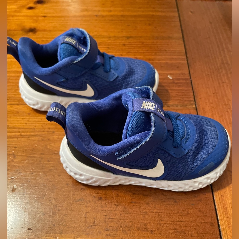 Nike Revolution 5 blue toddler sneakers Size 6